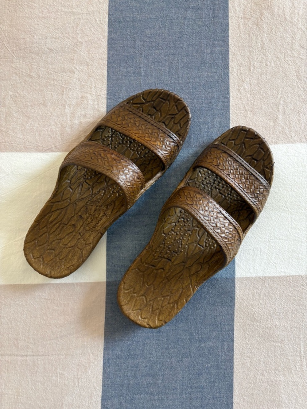 Pali Hawaii Women’s Brown Textured Double-Strap Slide Sandals